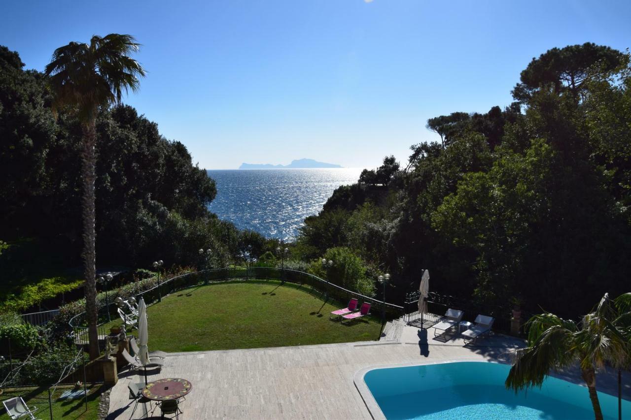 Holidays Naples Family - Pool In Front Of Capri Exterior photo