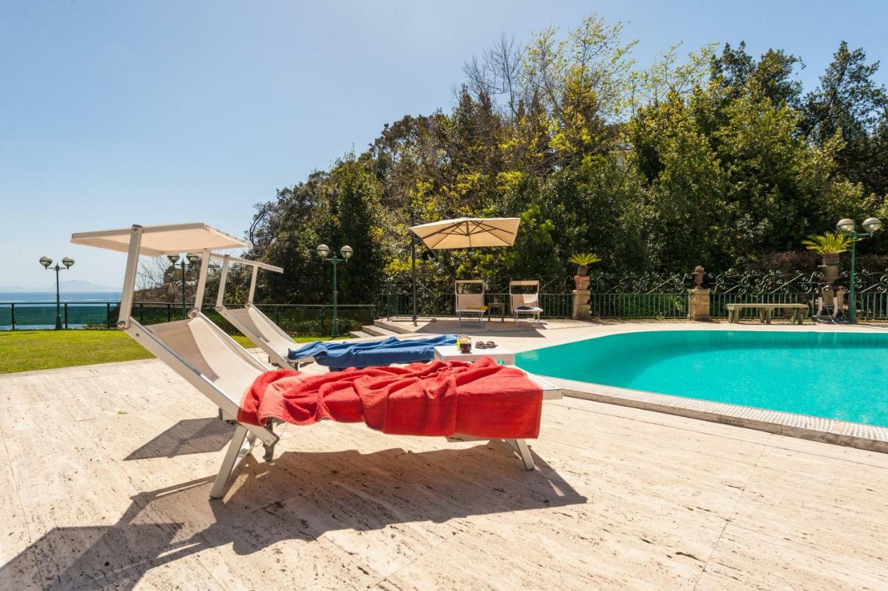 Holidays Naples Family - Pool In Front Of Capri Exterior photo