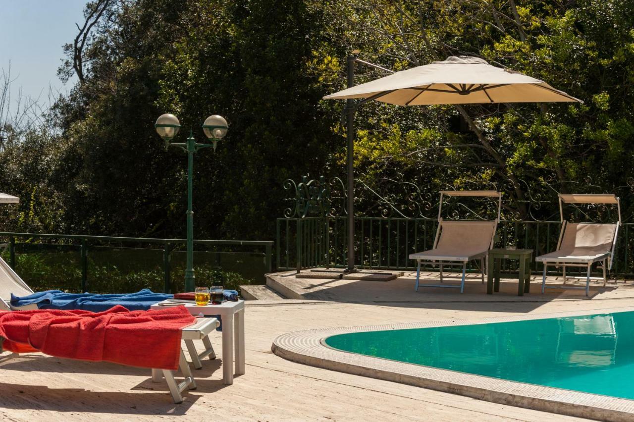 Holidays Naples Family - Pool In Front Of Capri Exterior photo