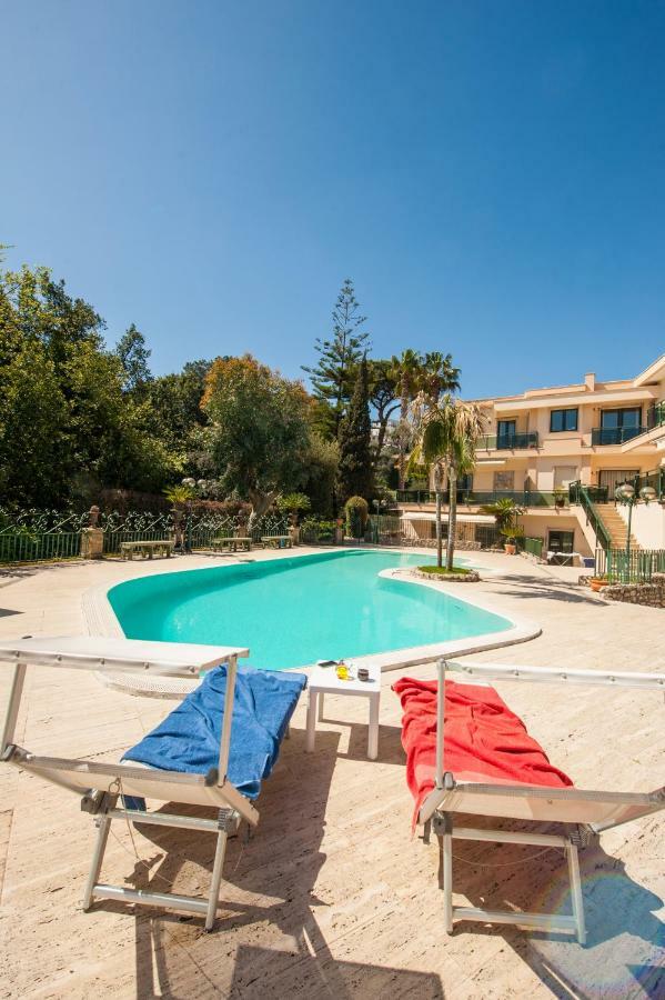 Holidays Naples Family - Pool In Front Of Capri Exterior photo